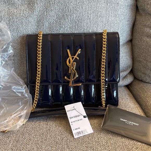 YSL Vicky patent wallet on chain - Picture 1 of 4